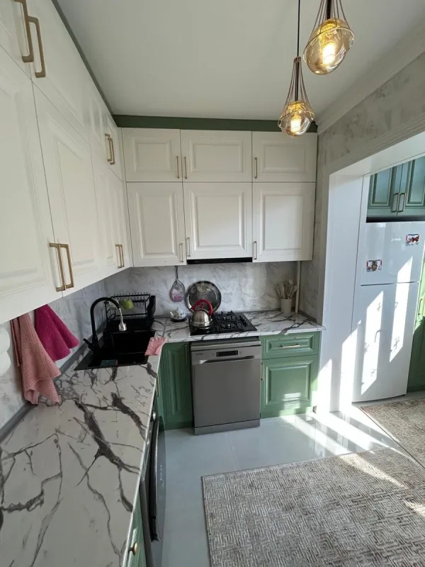 Satılır 4 otaqlı mənzil 110 m²