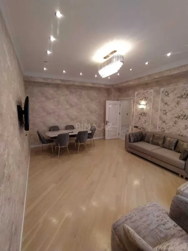 Kirayə verilir 3 otaqlı mənzil 145 m²