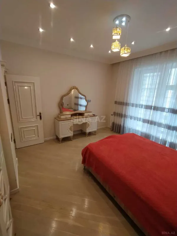 Kirayə verilir 3 otaqlı mənzil 145 m²