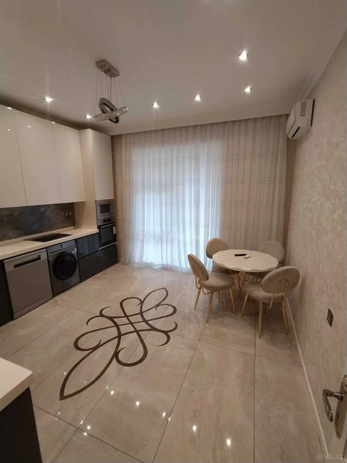 Kirayə verilir 3 otaqlı mənzil 145 m²