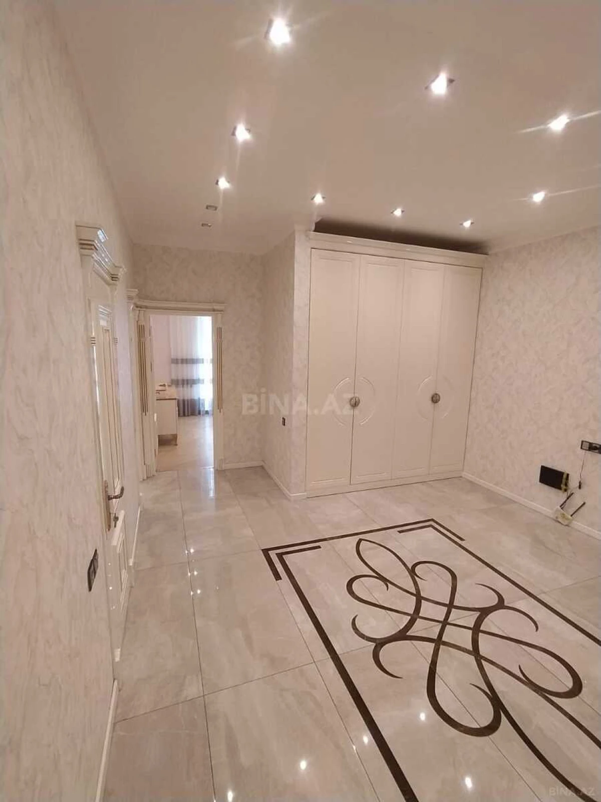 Kirayə verilir 3 otaqlı mənzil 145 m²