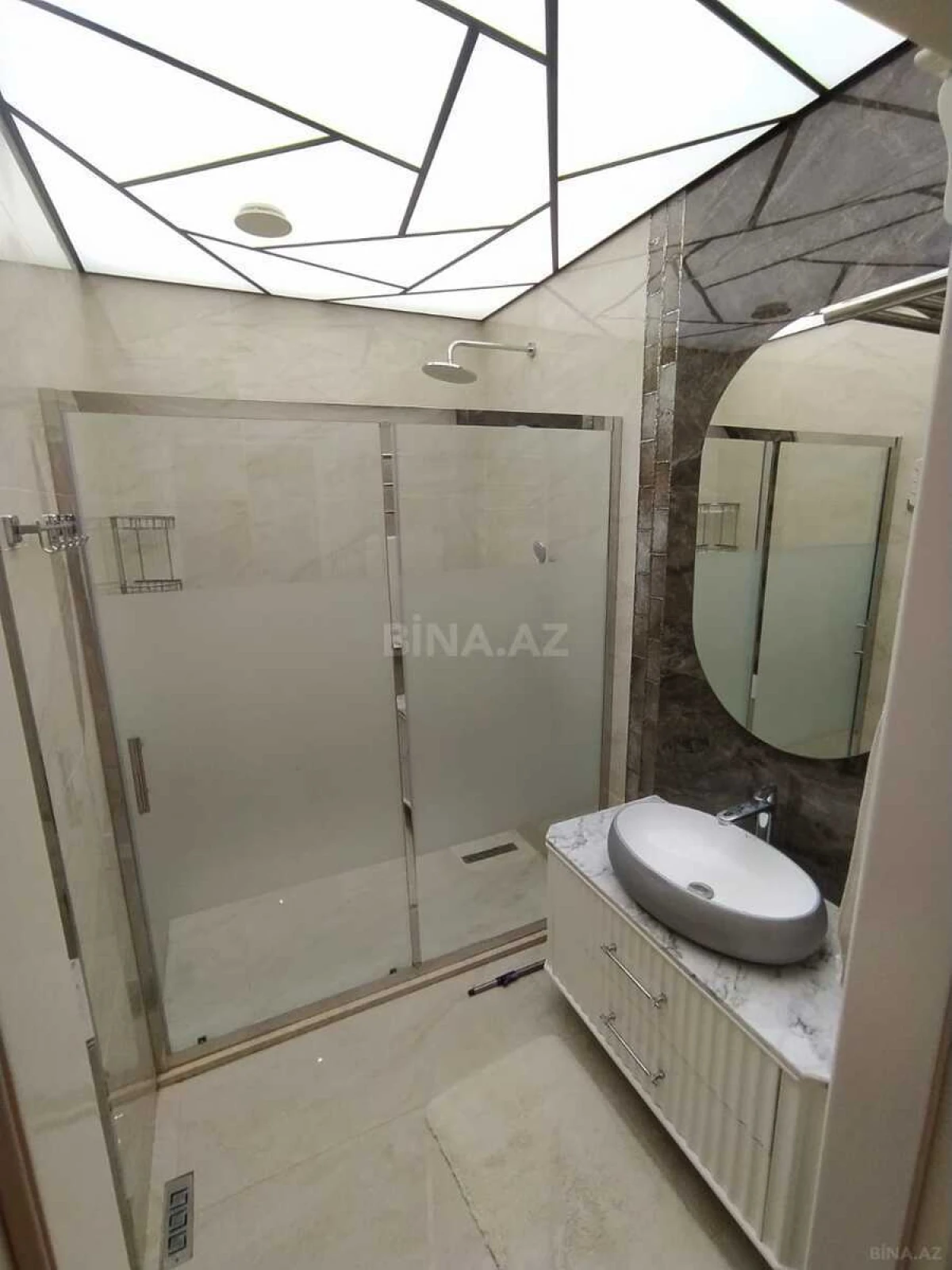 Kirayə verilir 3 otaqlı mənzil 145 m²
