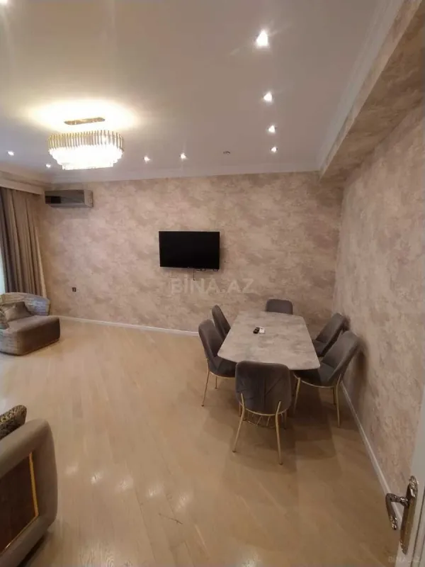 Kirayə verilir 3 otaqlı mənzil 145 m²