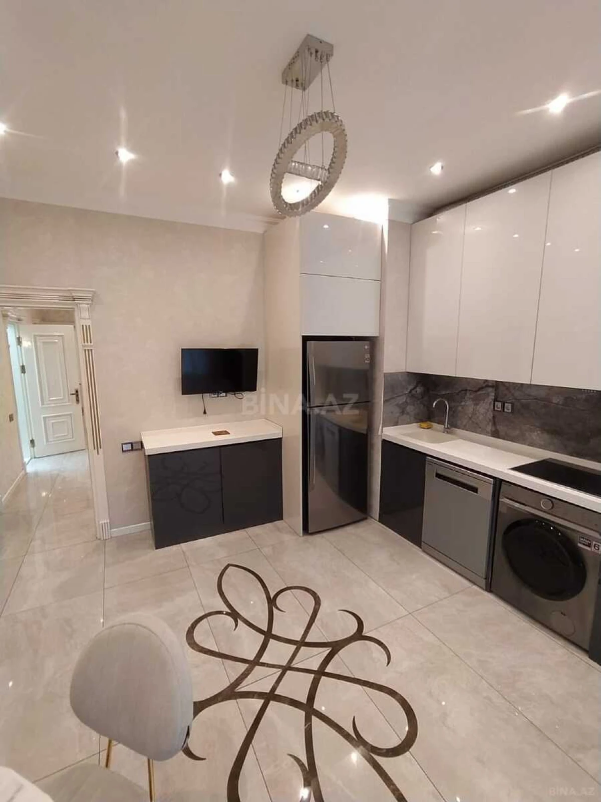 Kirayə verilir 3 otaqlı mənzil 145 m²