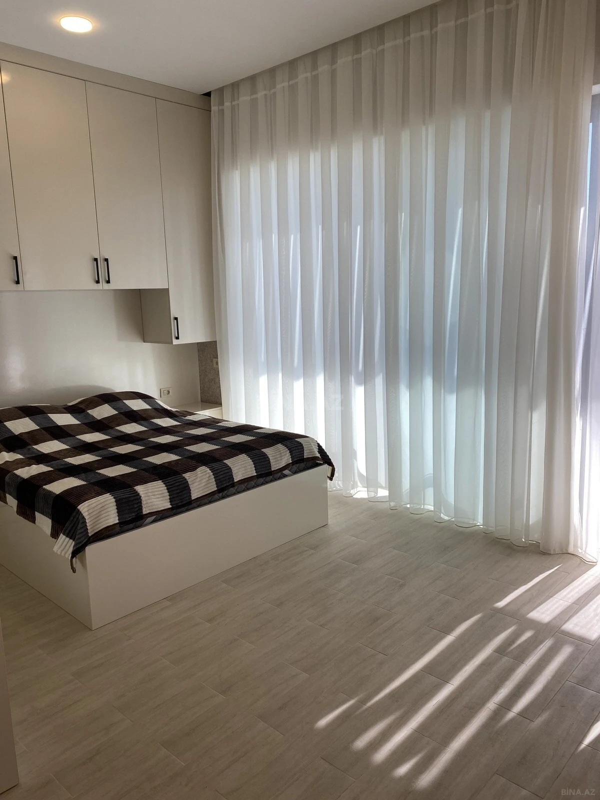 Satılır 1 otaqlı mənzil 58 m²