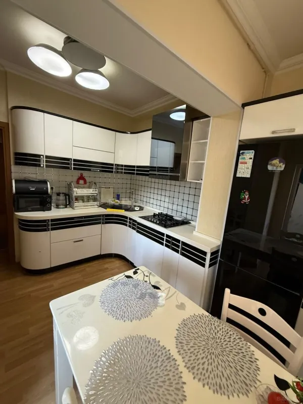 Kirayə verilir 2 otaqlı mənzil 45 m²