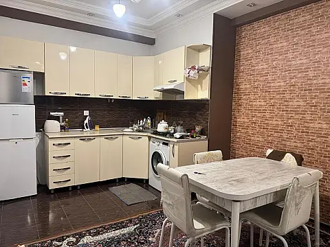 Kirayə verilir 2 otaqlı mənzil 65 m²