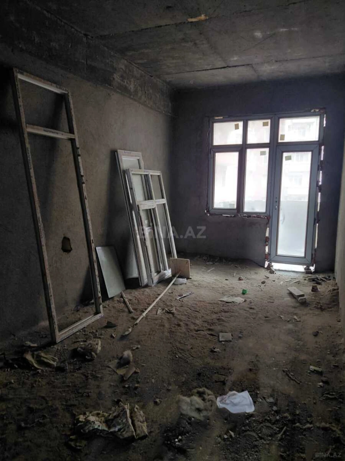 Satılır 4 otaqlı mənzil 170 m²