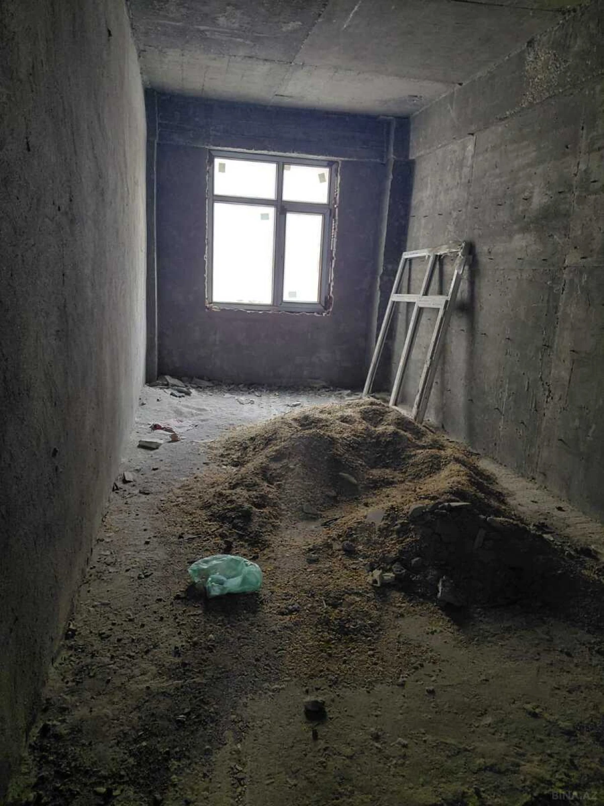 Satılır 4 otaqlı mənzil 170 m²