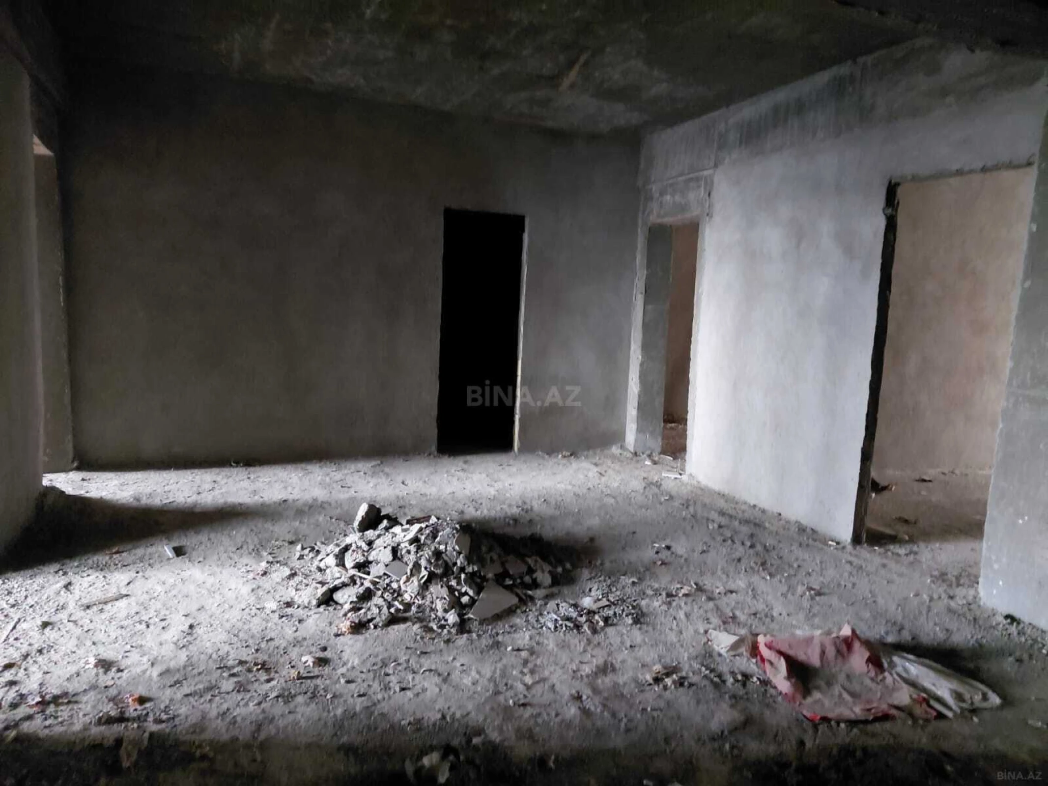 Satılır 4 otaqlı mənzil 170 m²