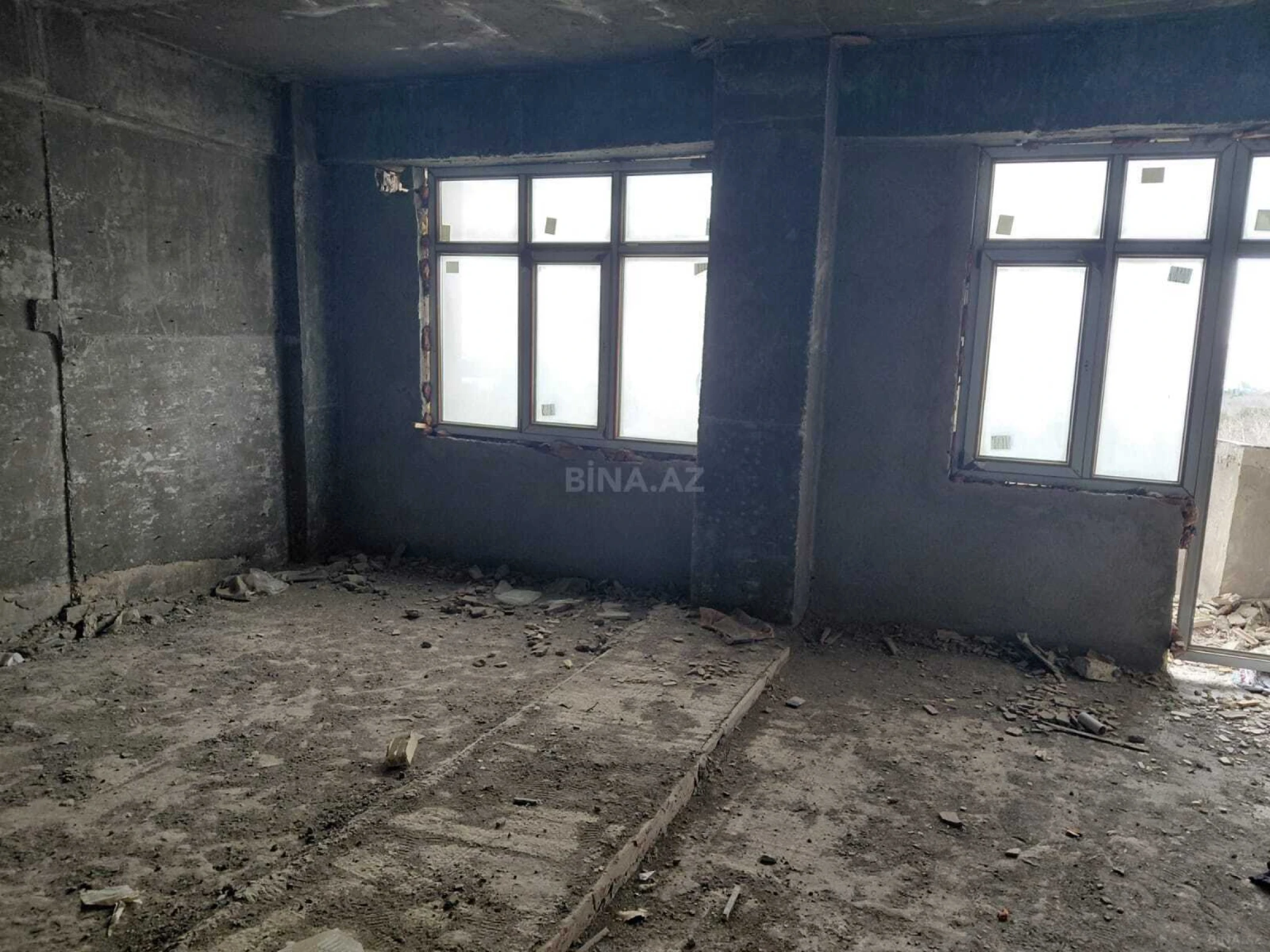 Satılır 4 otaqlı mənzil 170 m²