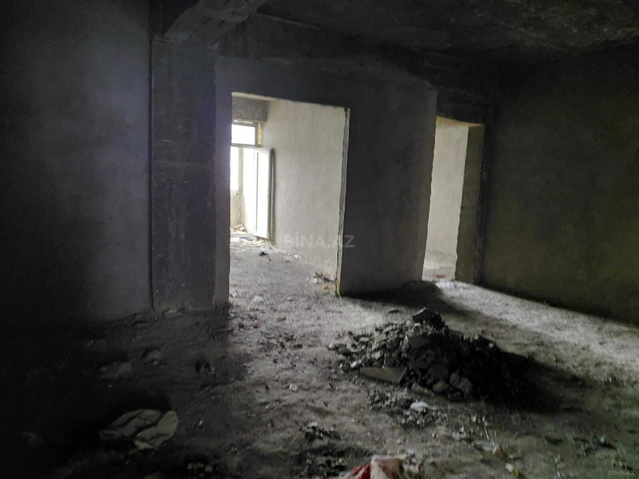 Satılır 4 otaqlı mənzil 170 m²