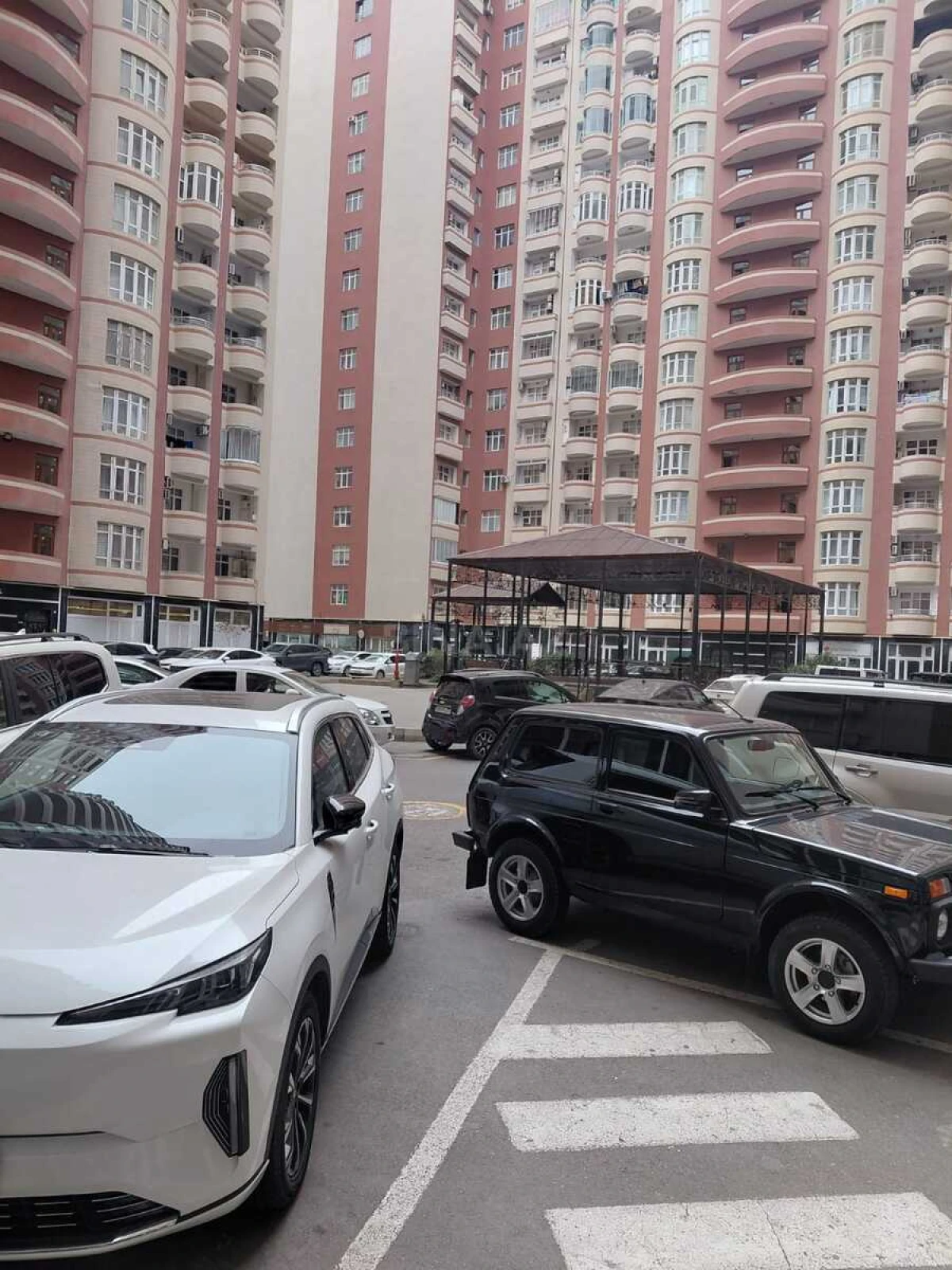 Satılır 4 otaqlı mənzil 170 m²
