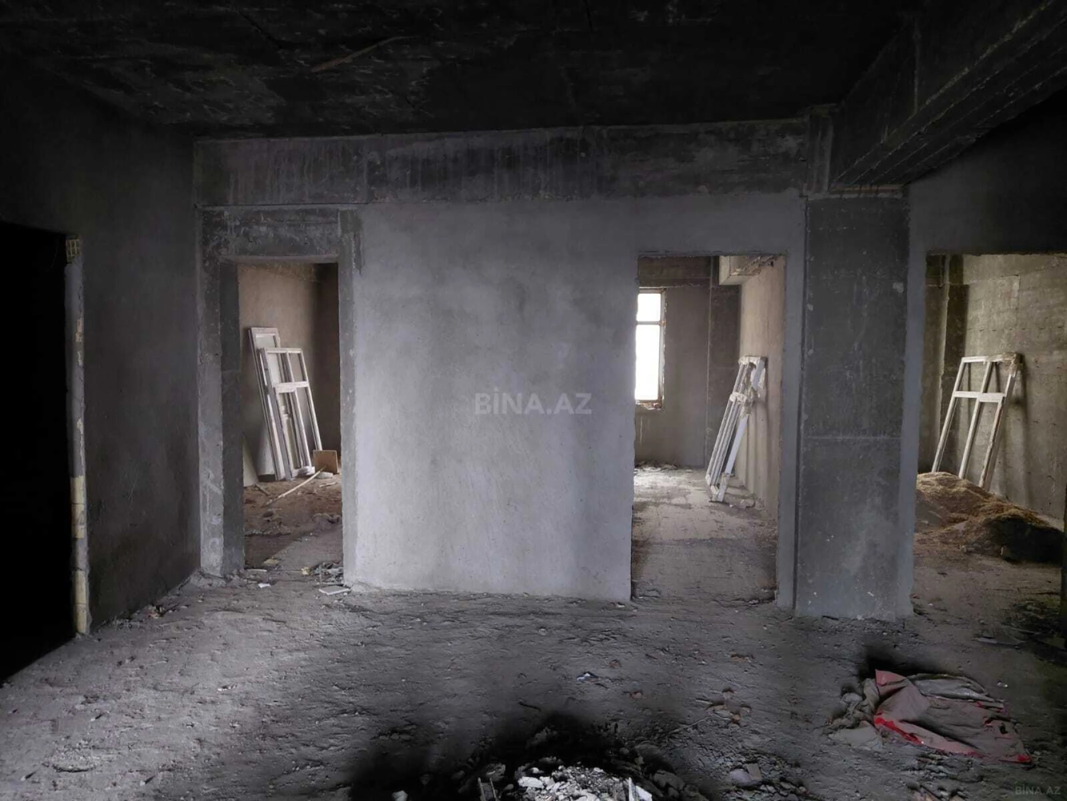 Satılır 4 otaqlı mənzil 170 m²