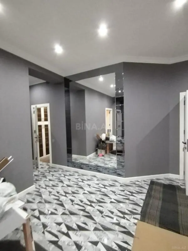 Satılır 4 otaqlı mənzil 176 m²