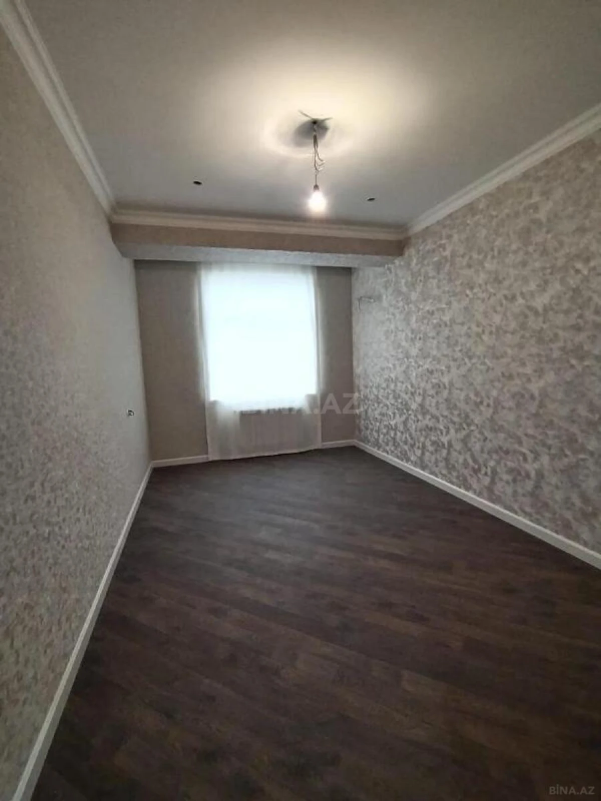 Satılır 4 otaqlı mənzil 176 m²