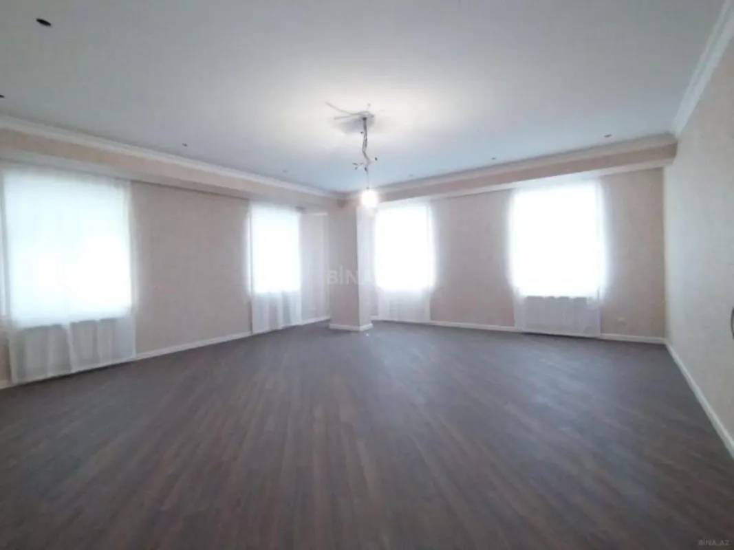 Satılır 4 otaqlı mənzil 176 m²