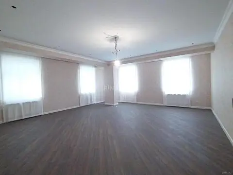 Satılır 4 otaqlı mənzil 176 m²