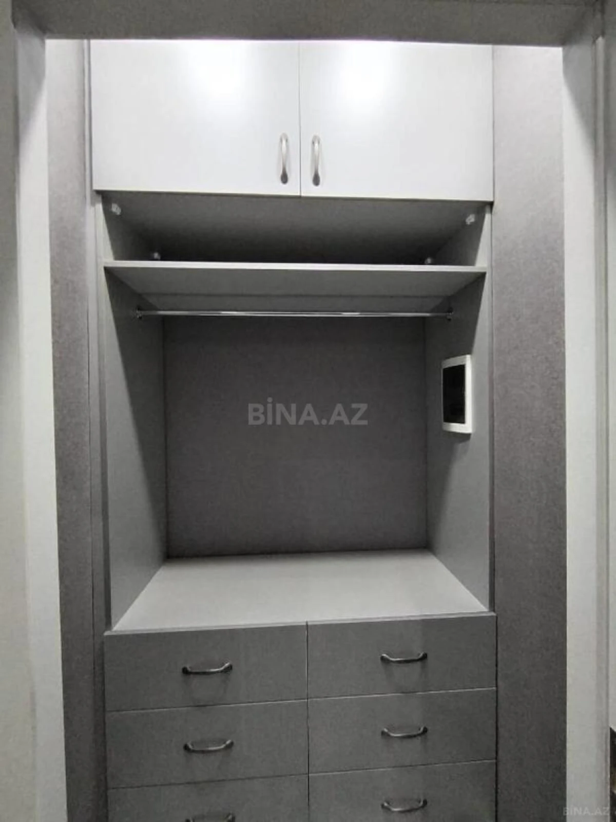 Satılır 4 otaqlı mənzil 176 m²