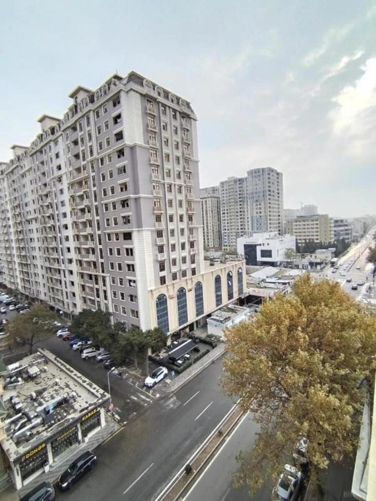 Satılır 4 otaqlı mənzil 176 m²