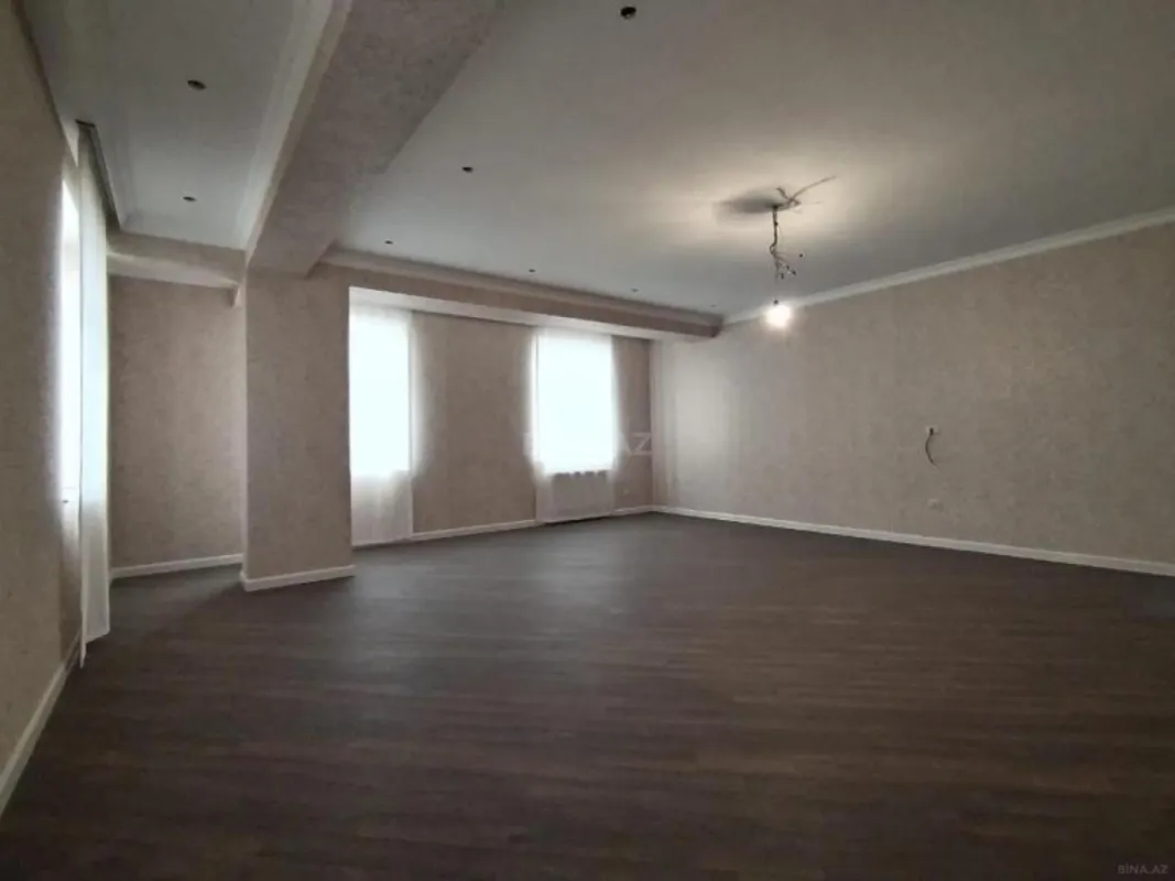 Satılır 4 otaqlı mənzil 176 m²