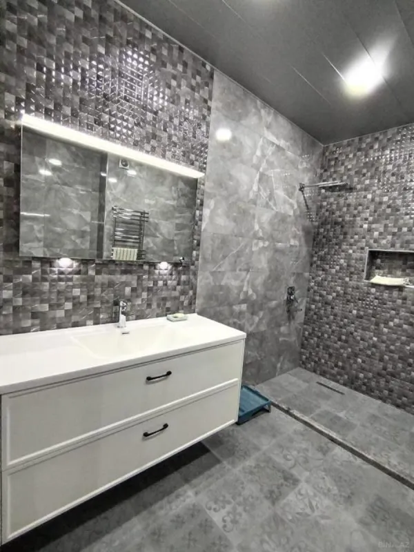 Satılır 4 otaqlı mənzil 176 m²