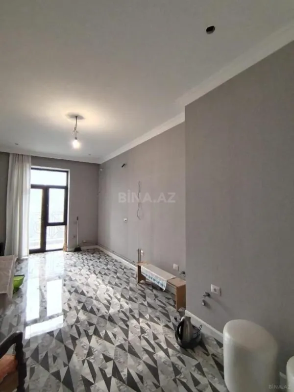 Satılır 4 otaqlı mənzil 176 m²