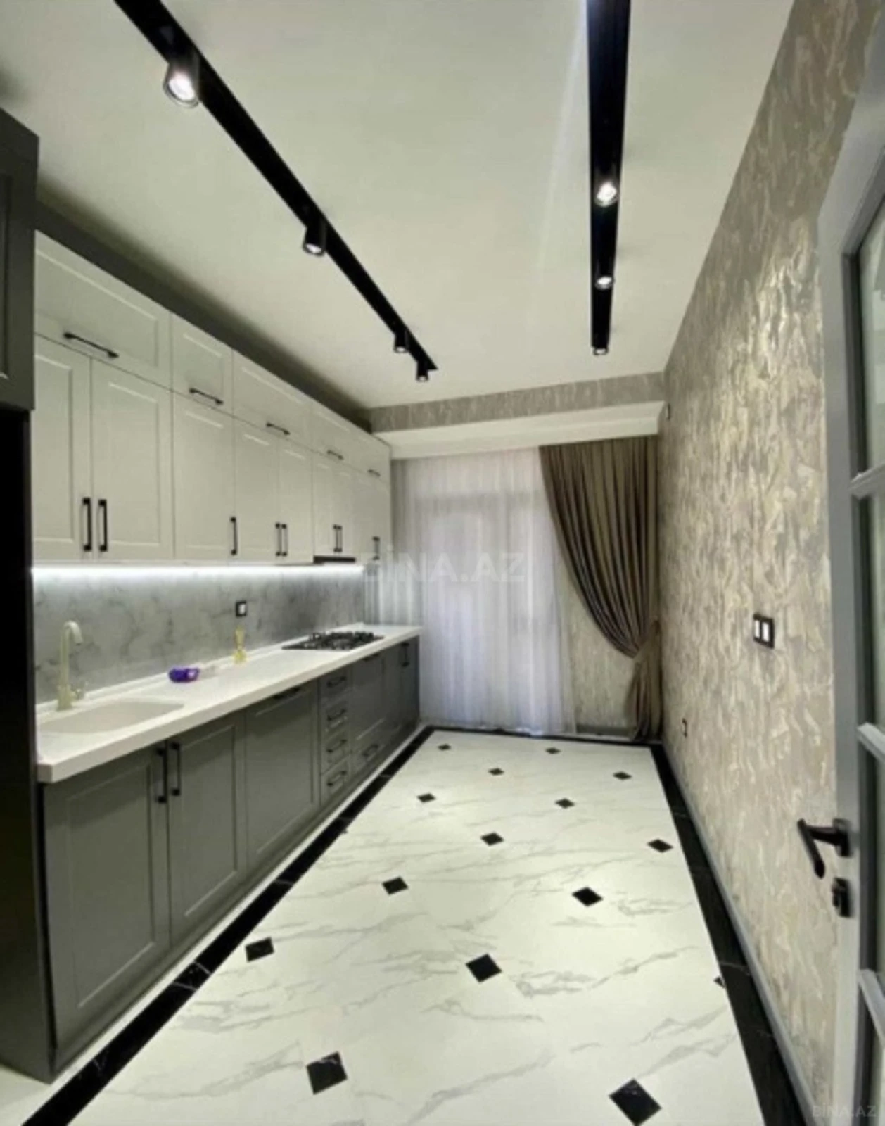 Satılır 3 otaqlı mənzil 115 m²