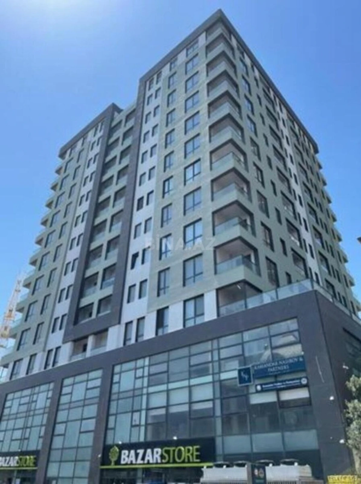 Satılır 4 otaqlı mənzil 177 m²