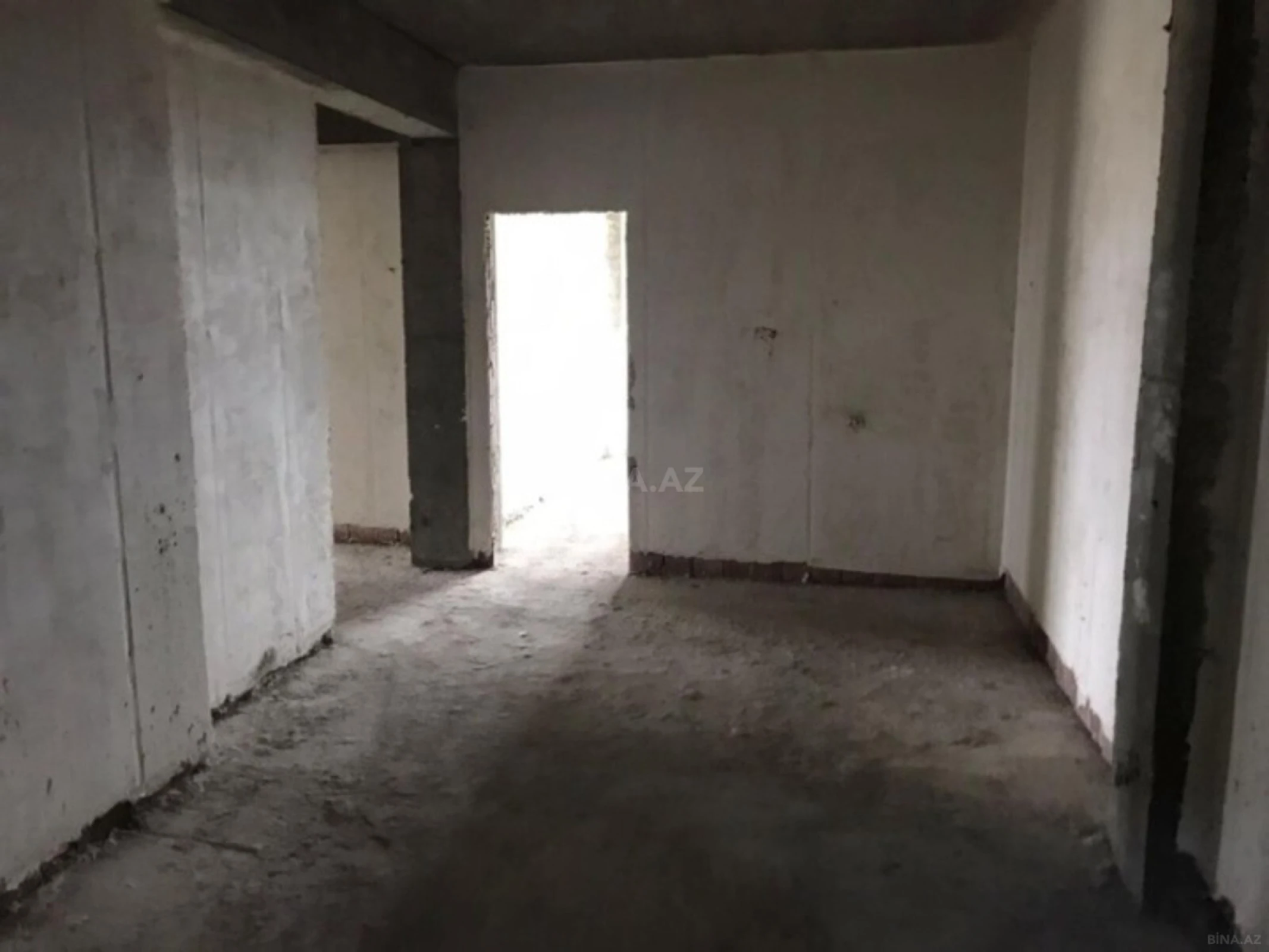 Satılır 4 otaqlı mənzil 177 m²