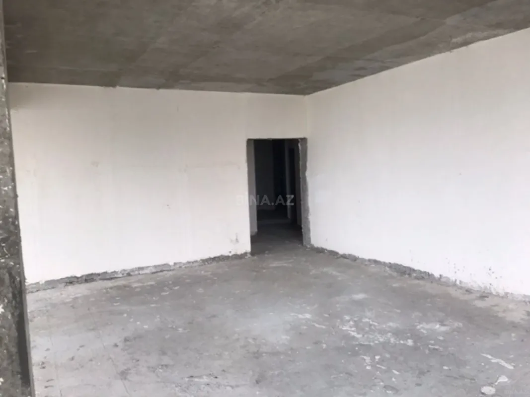 Satılır 4 otaqlı mənzil 177 m²