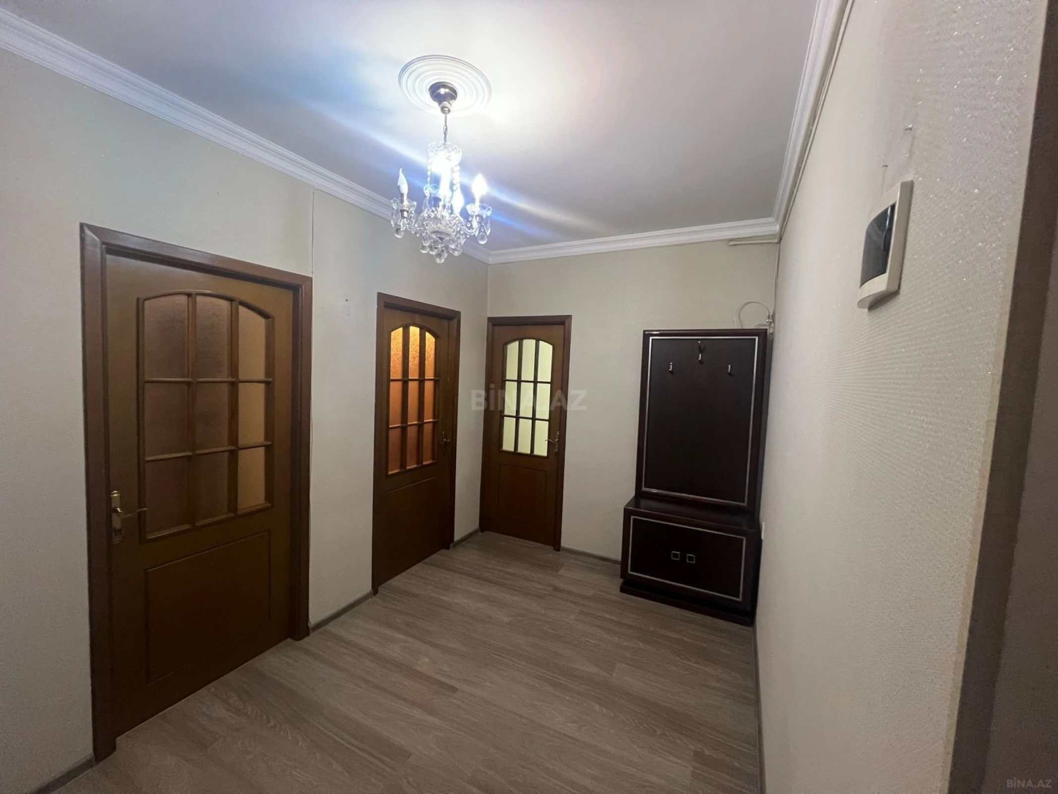 Kirayə verilir 2 otaqlı mənzil 125 m²
