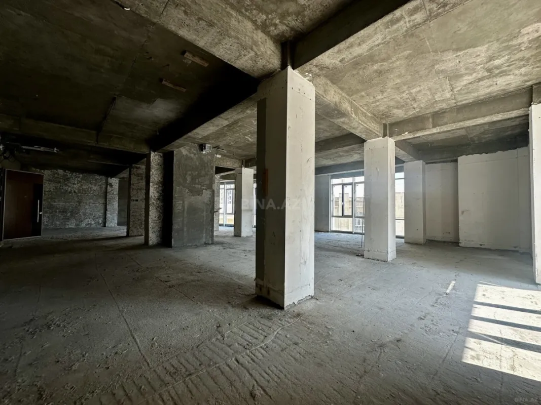 Satılır 4 otaqlı mənzil 232 m²