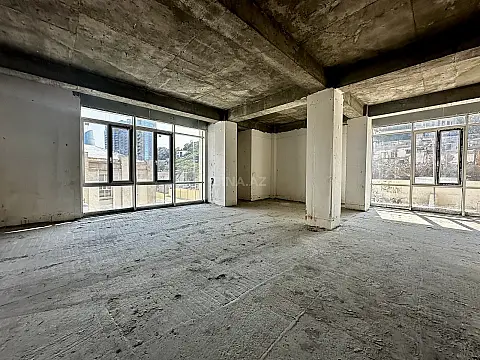 Satılır 4 otaqlı mənzil 232 m²
