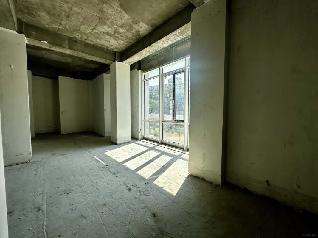 Satılır 4 otaqlı mənzil 232 m²