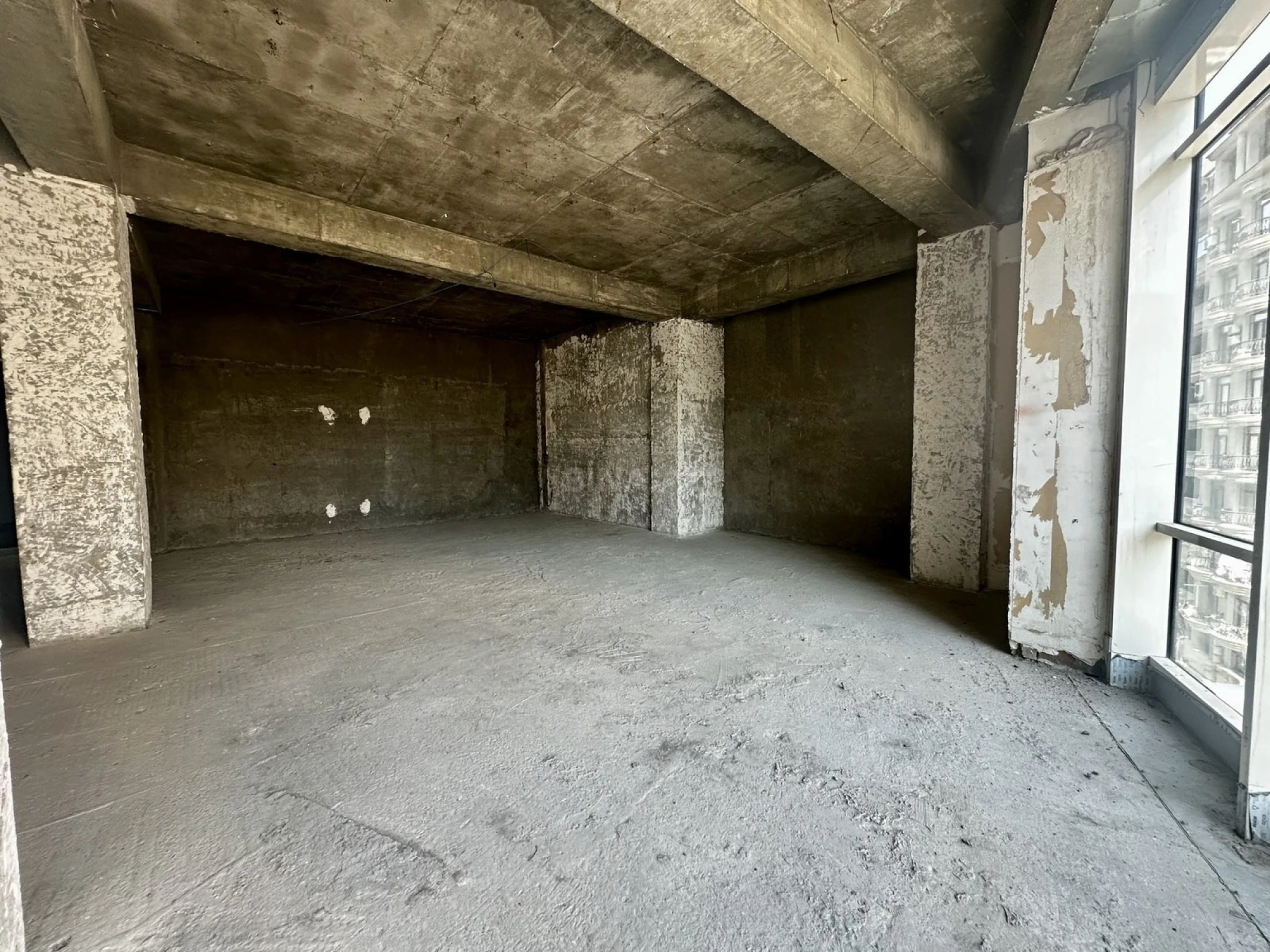 Satılır 4 otaqlı mənzil 232 m²