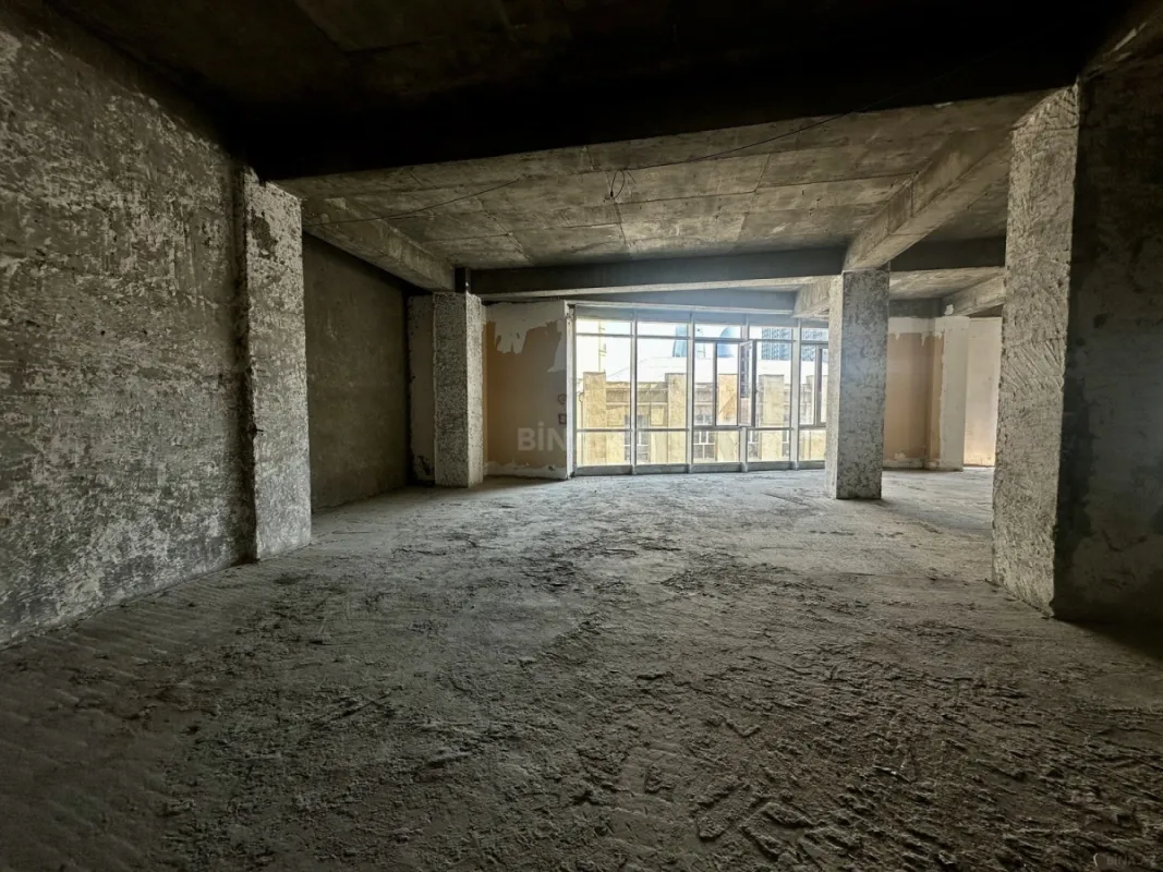 Satılır 4 otaqlı mənzil 232 m²