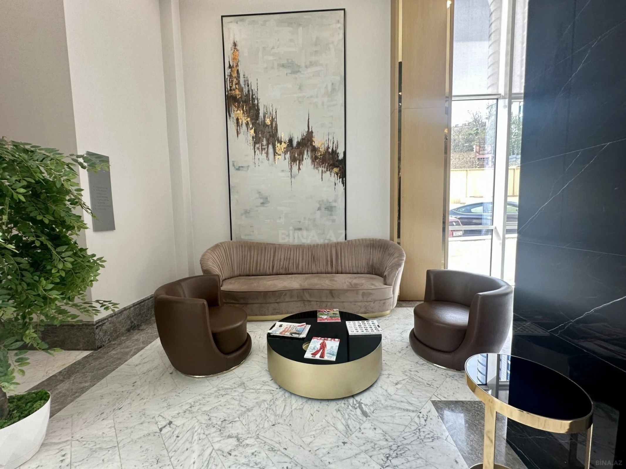 Satılır 4 otaqlı mənzil 232 m²