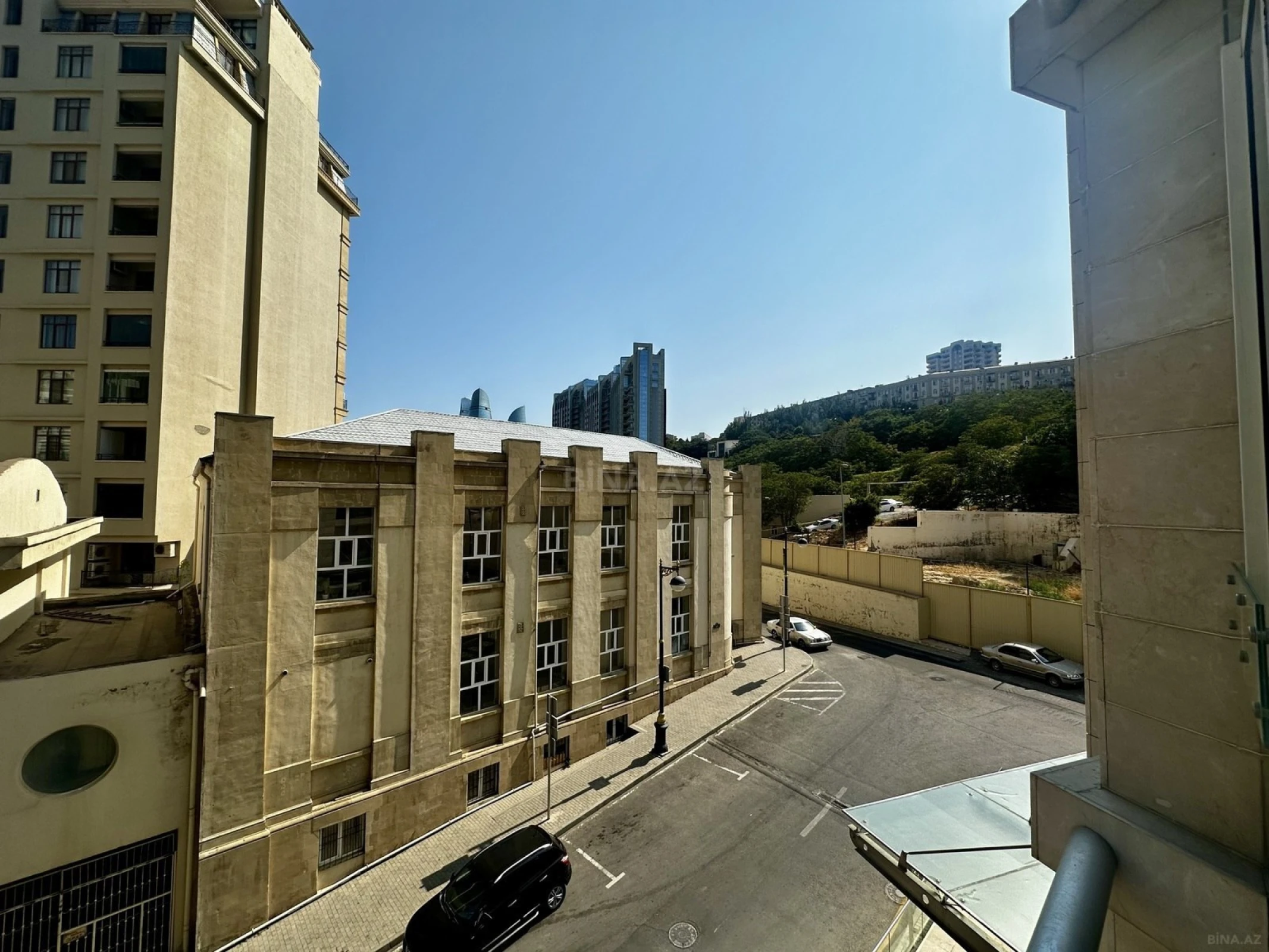 Satılır 4 otaqlı mənzil 232 m²