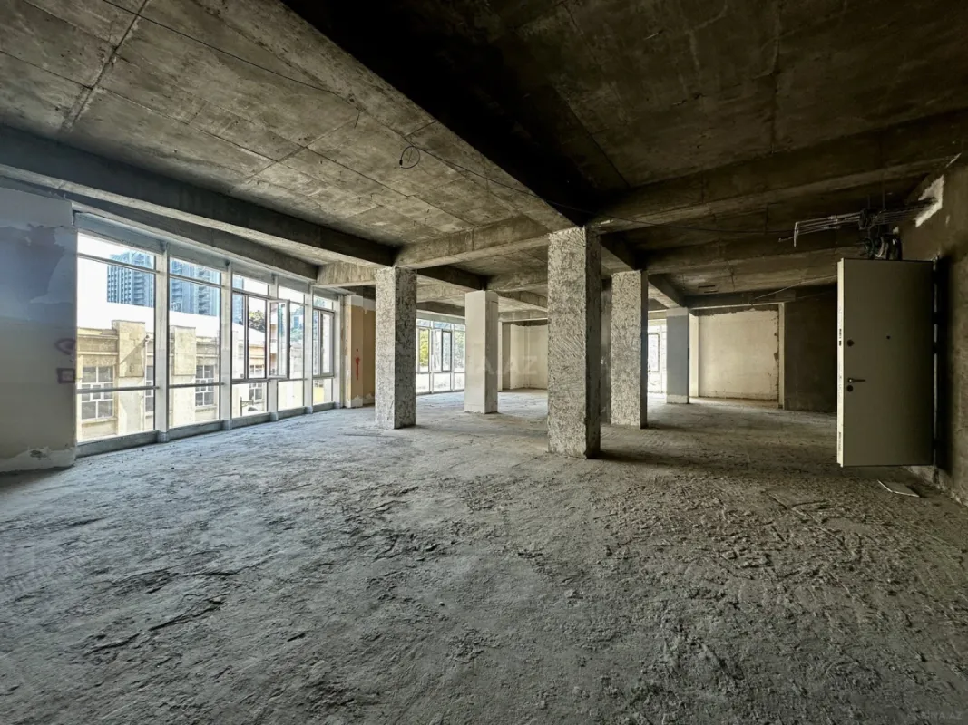 Satılır 4 otaqlı mənzil 232 m²