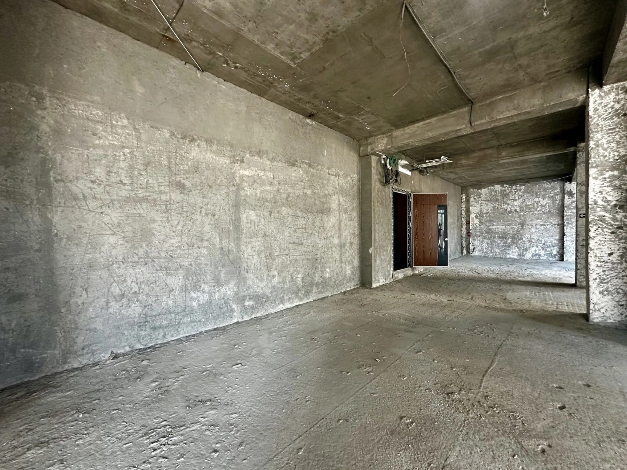 Satılır 4 otaqlı mənzil 232 m²