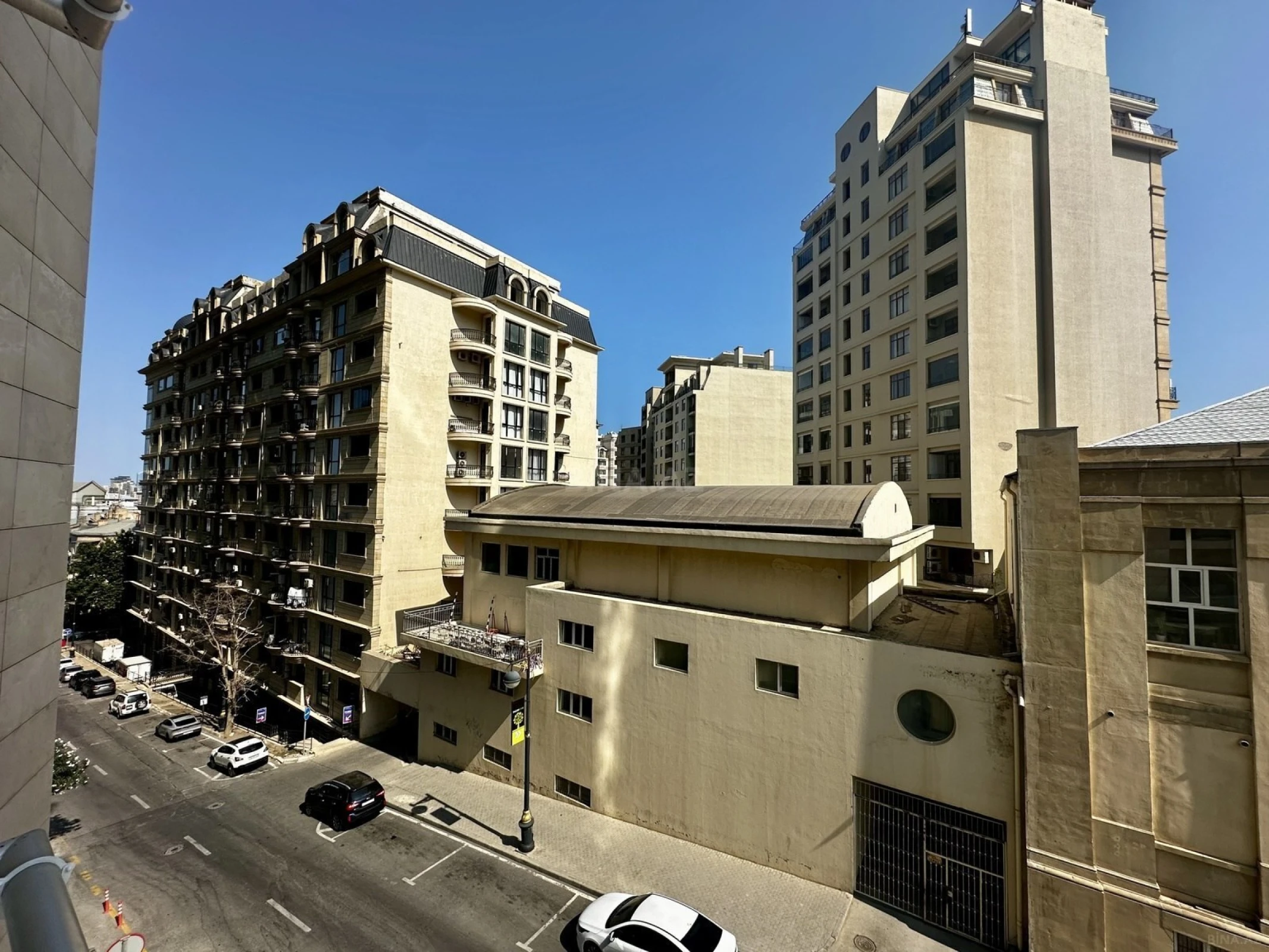 Satılır 4 otaqlı mənzil 232 m²