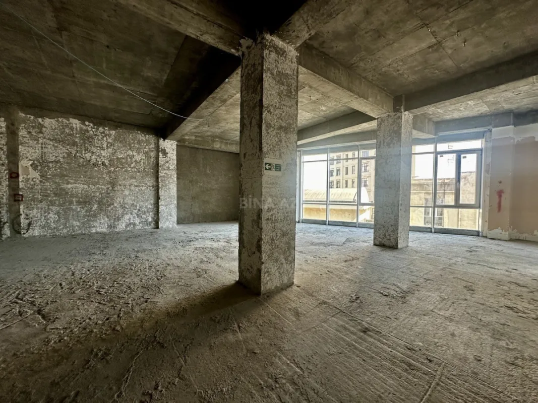 Satılır 4 otaqlı mənzil 232 m²