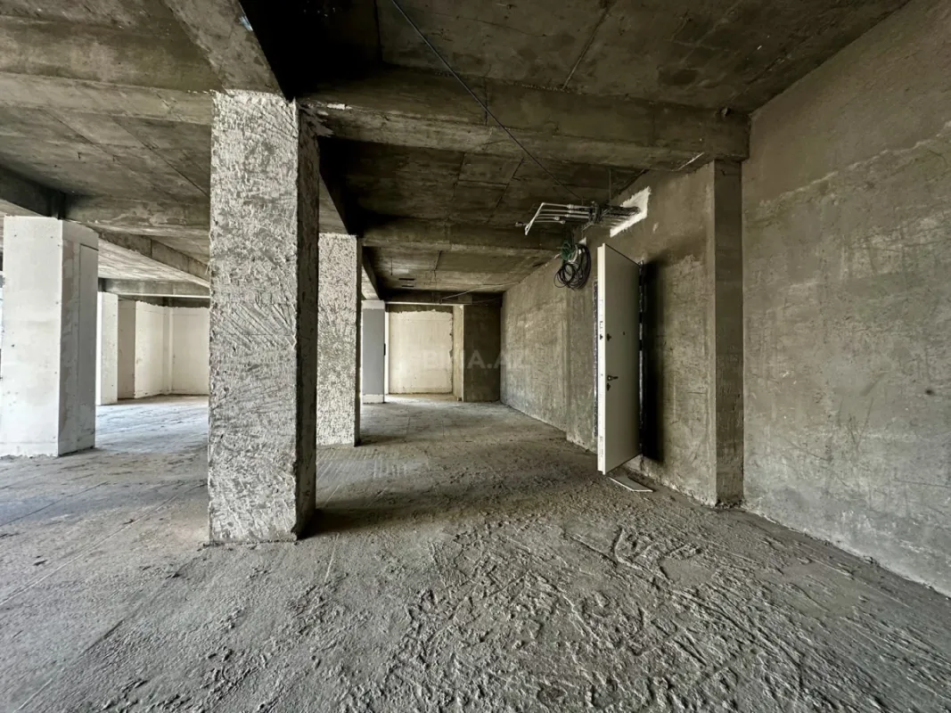 Satılır 4 otaqlı mənzil 232 m²