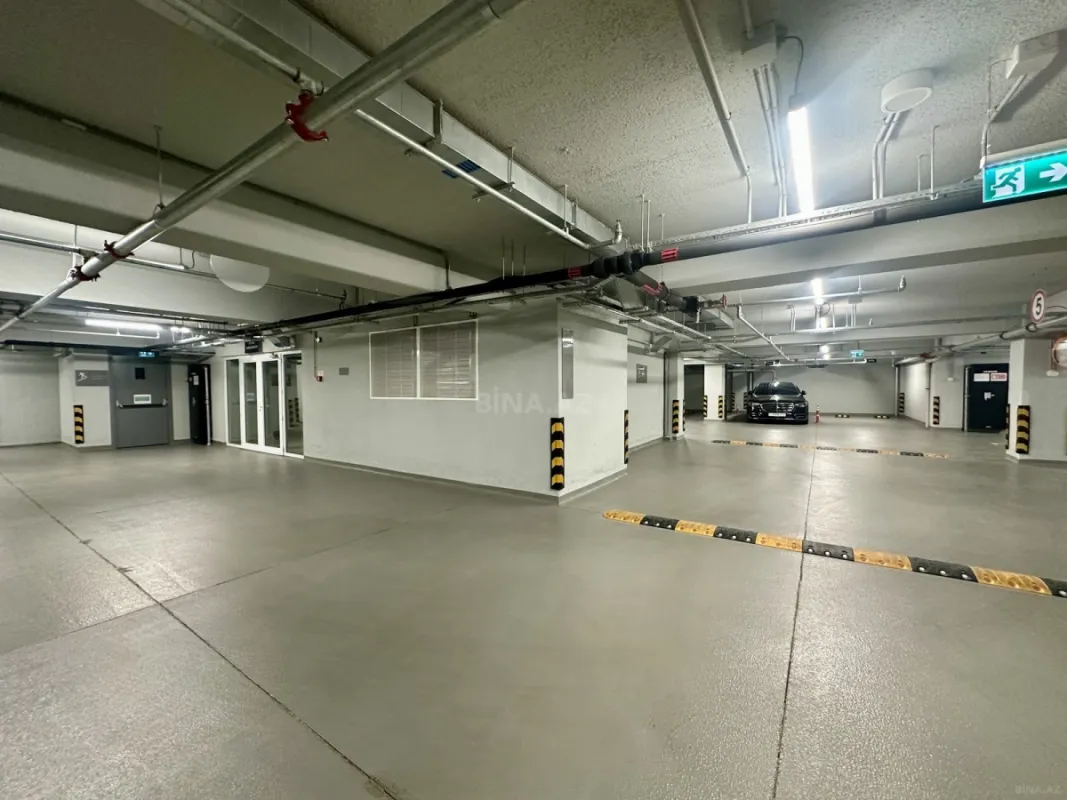 Satılır 4 otaqlı mənzil 232 m²