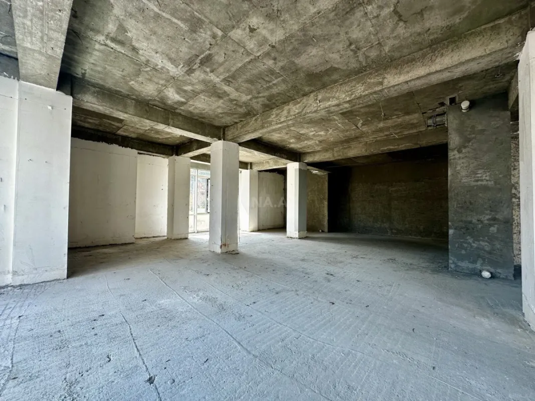 Satılır 4 otaqlı mənzil 232 m²