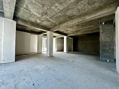 Satılır 4 otaqlı mənzil 232 m²