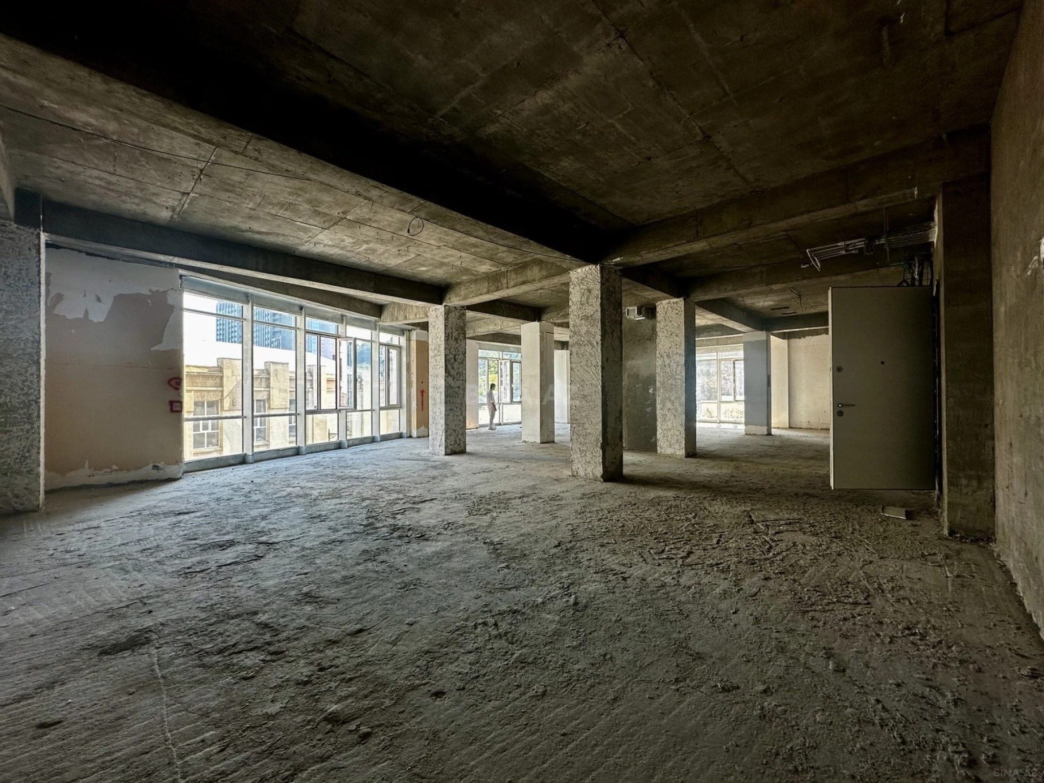 Satılır 4 otaqlı mənzil 232 m²