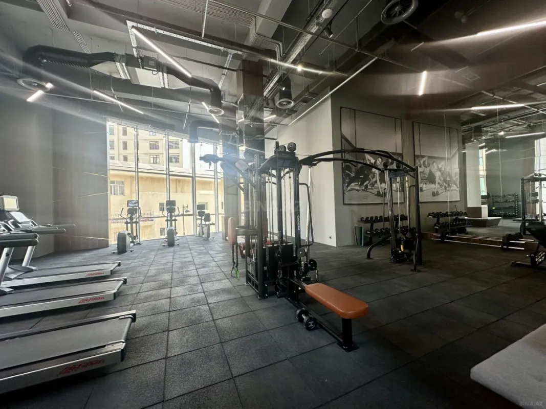 Satılır 4 otaqlı mənzil 232 m²