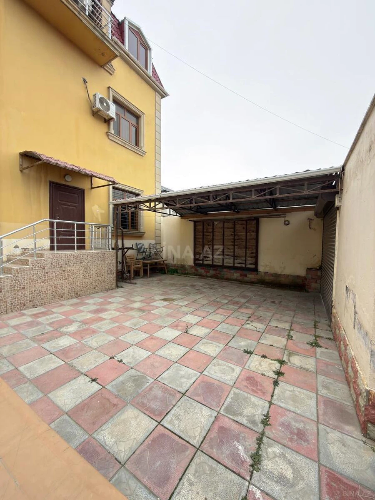 Satılır 7 otaqlı həyət evi 330 m²